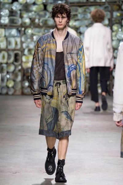 Look 11